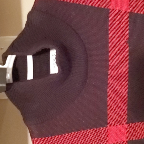 Mock Neck Pocket Poncho- XS - Picture 4 of 4